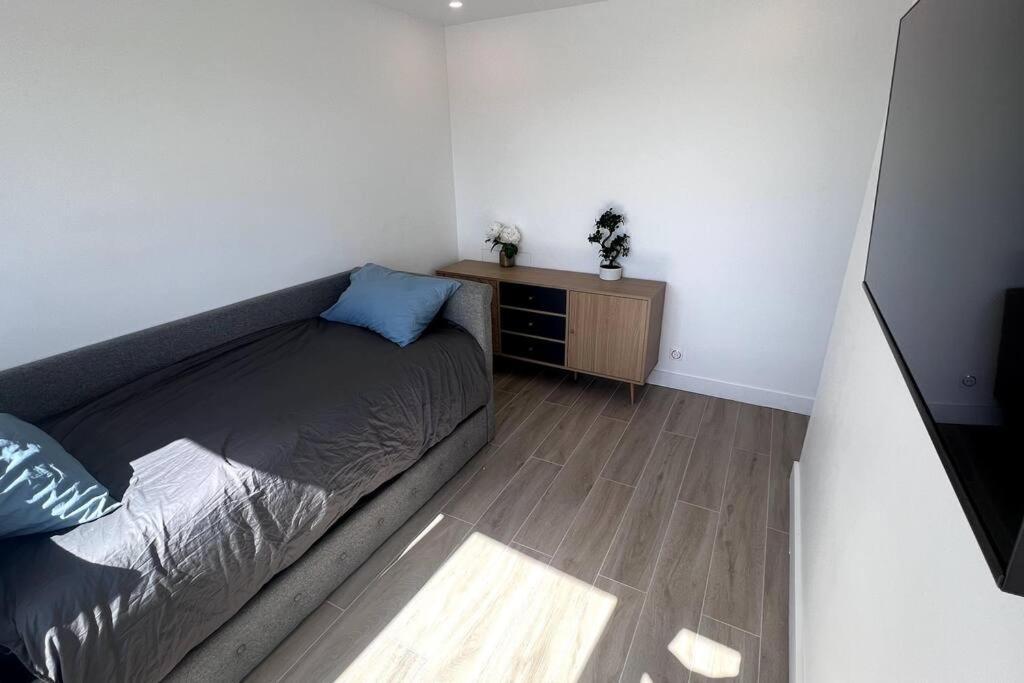 Appartement With Amazing View Of + Parking Parijs